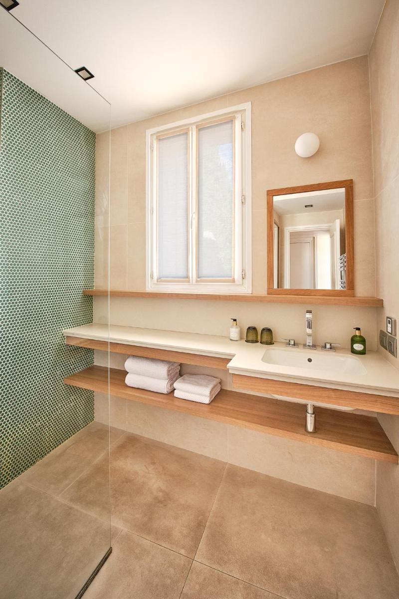 Salle de bains dans l'établissement Le Pigonnet - Esprit de France
