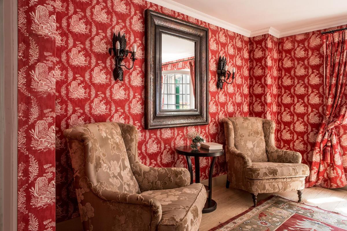 Coin salon dans l'établissement Le Pigonnet - Esprit de France