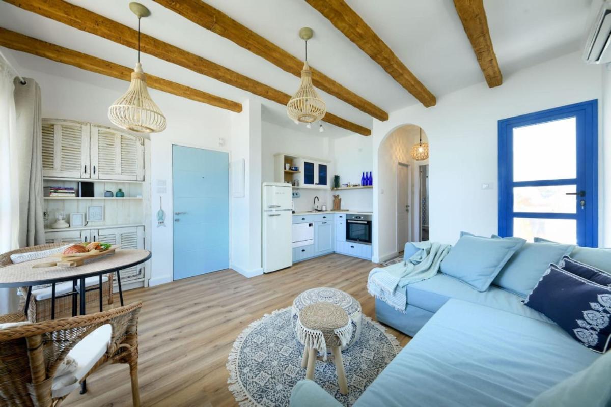 Authentic Beachfront Apartment by Sea N' Rent - Housity