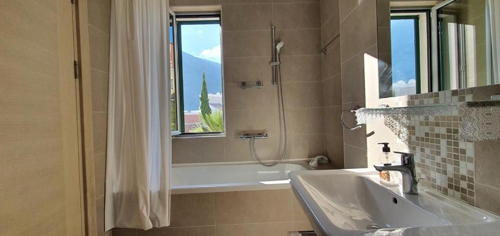 Lavender Bay Apartment Dee B02 - Housity