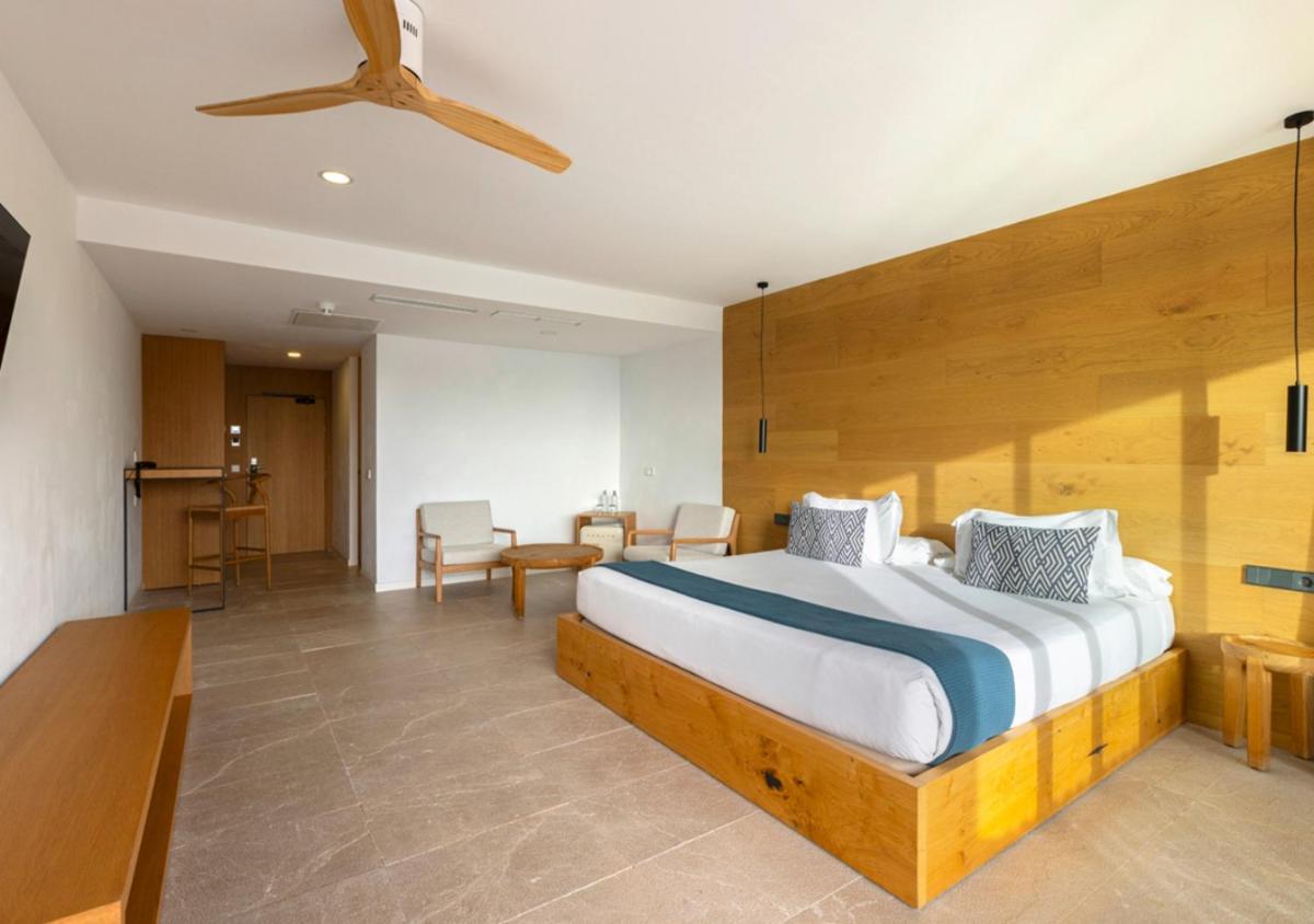 Cama o camas de una habitación en Las Gaviotas Suites Hotel & Spa