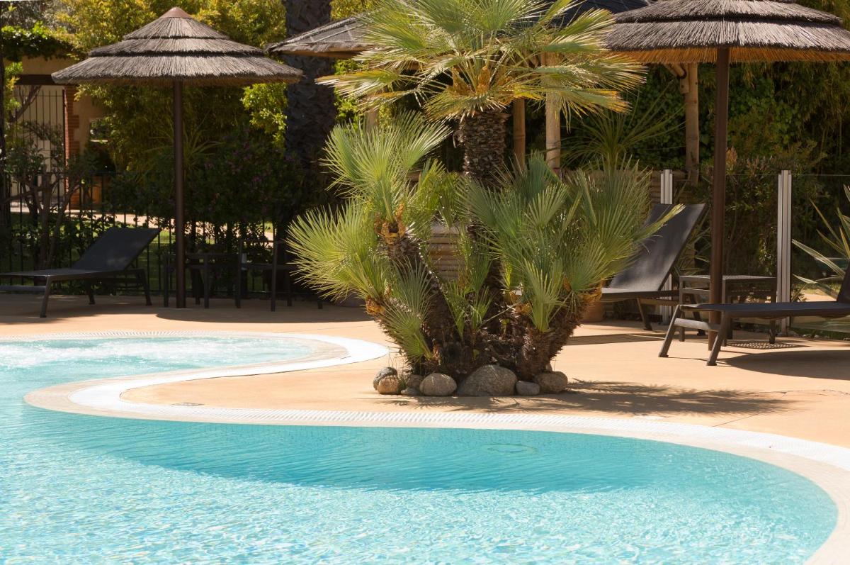 Piscine de l'établissement Le Cottage - Hotel & Spa ou située à proximité