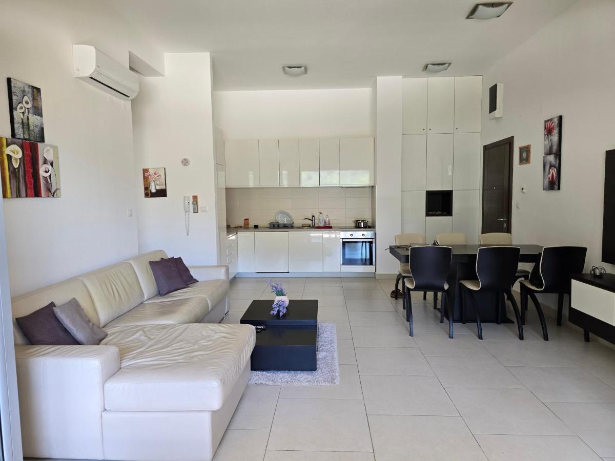 Lavender Bay Apartment Dee B02 - Housity