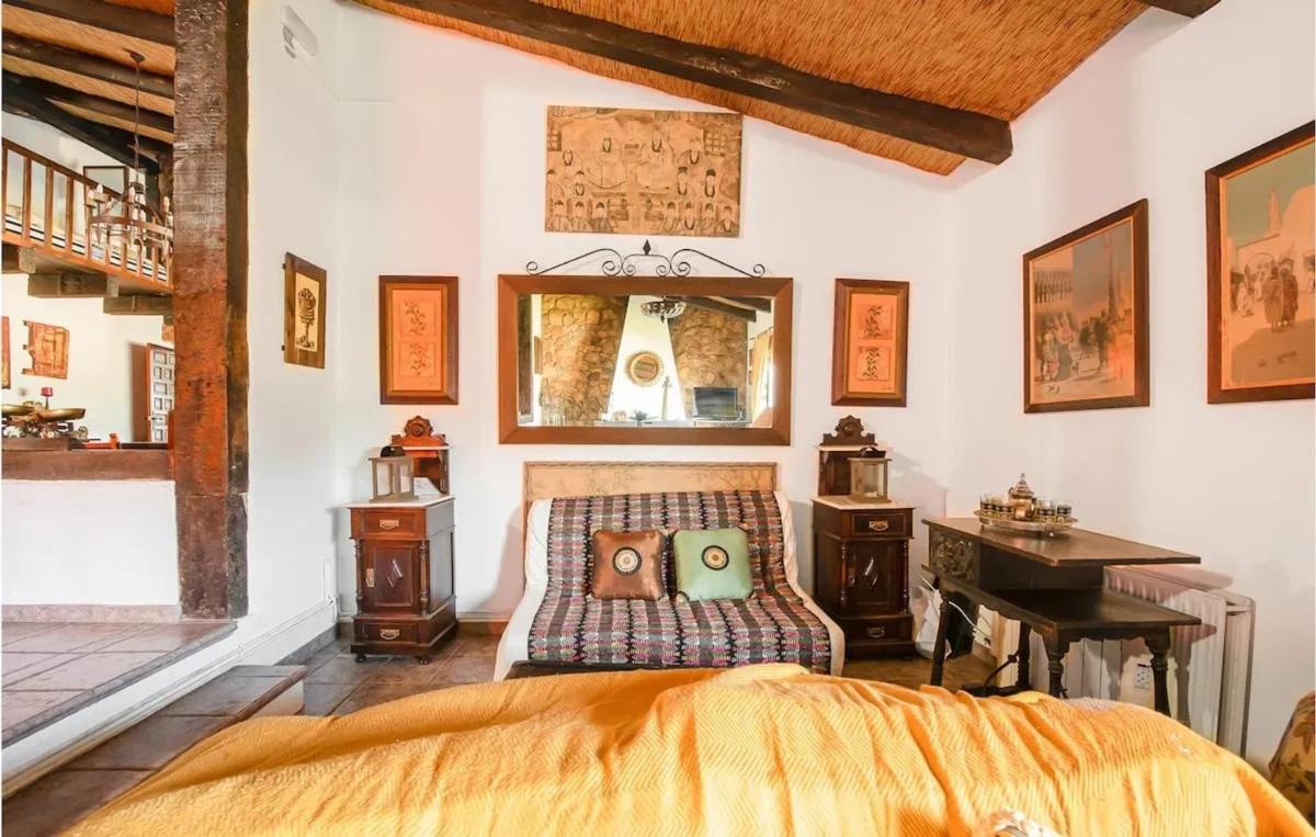 Comfortable villa with mountain views Valverde de Leganes - Housity