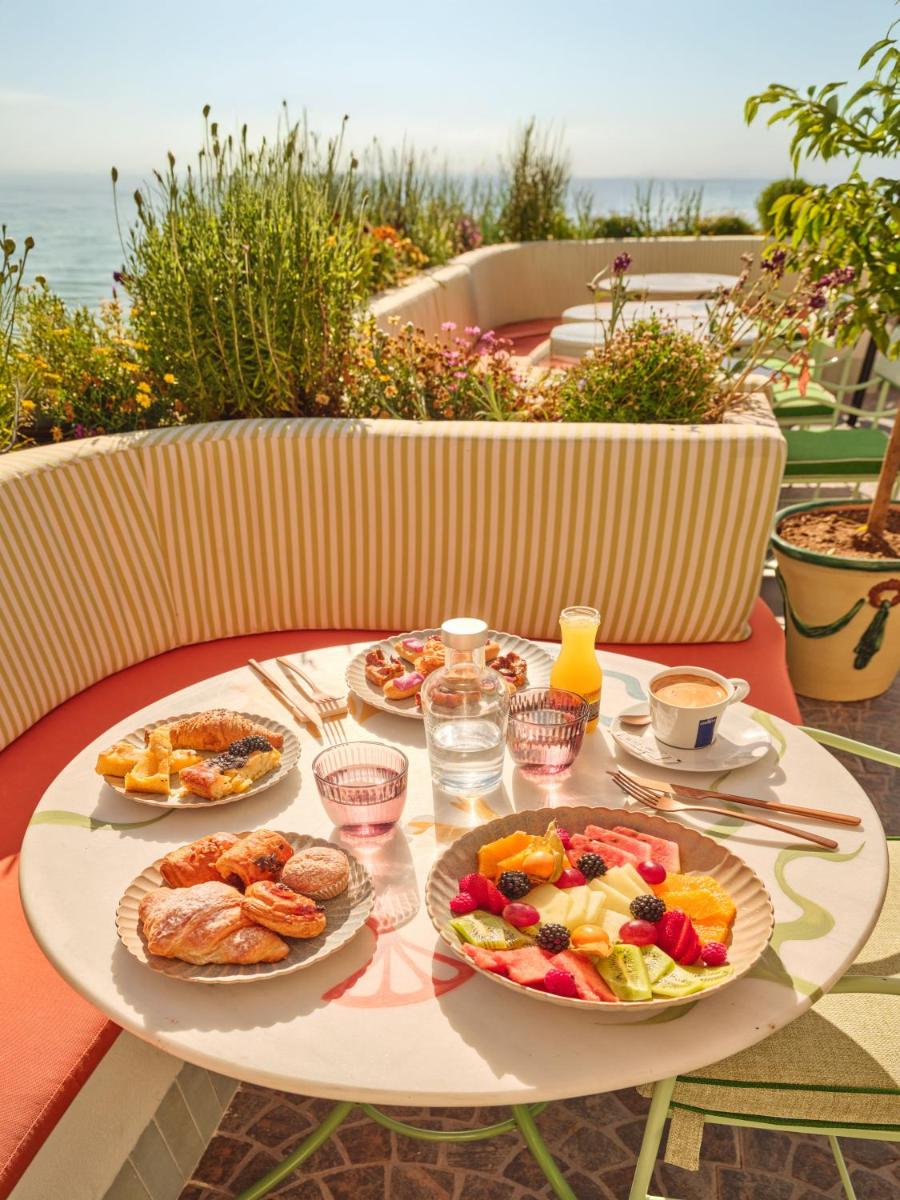 Comida en o cerca de este hotel