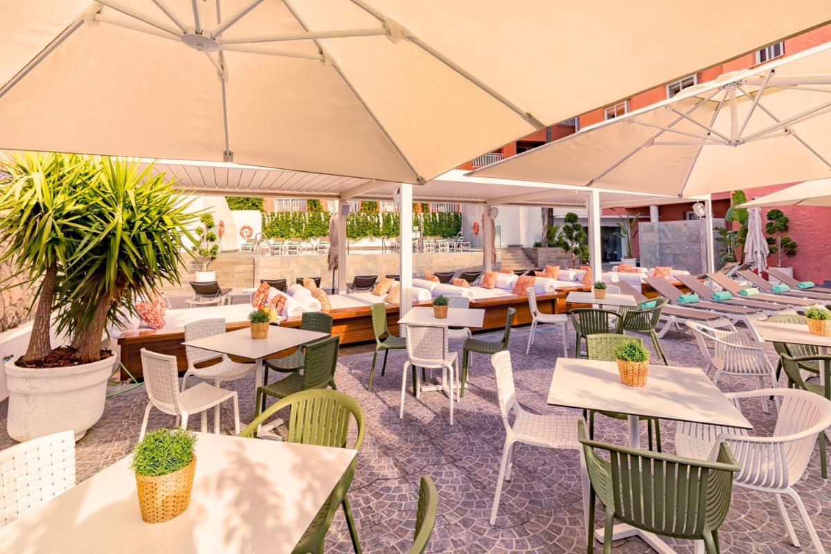 Un restaurante o sitio para comer en Fénix Torremolinos - Adults Only Recommended