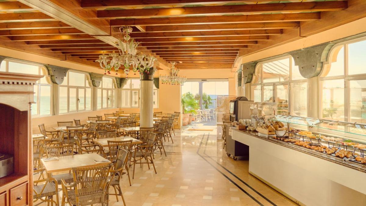 Comida en o cerca de este hotel