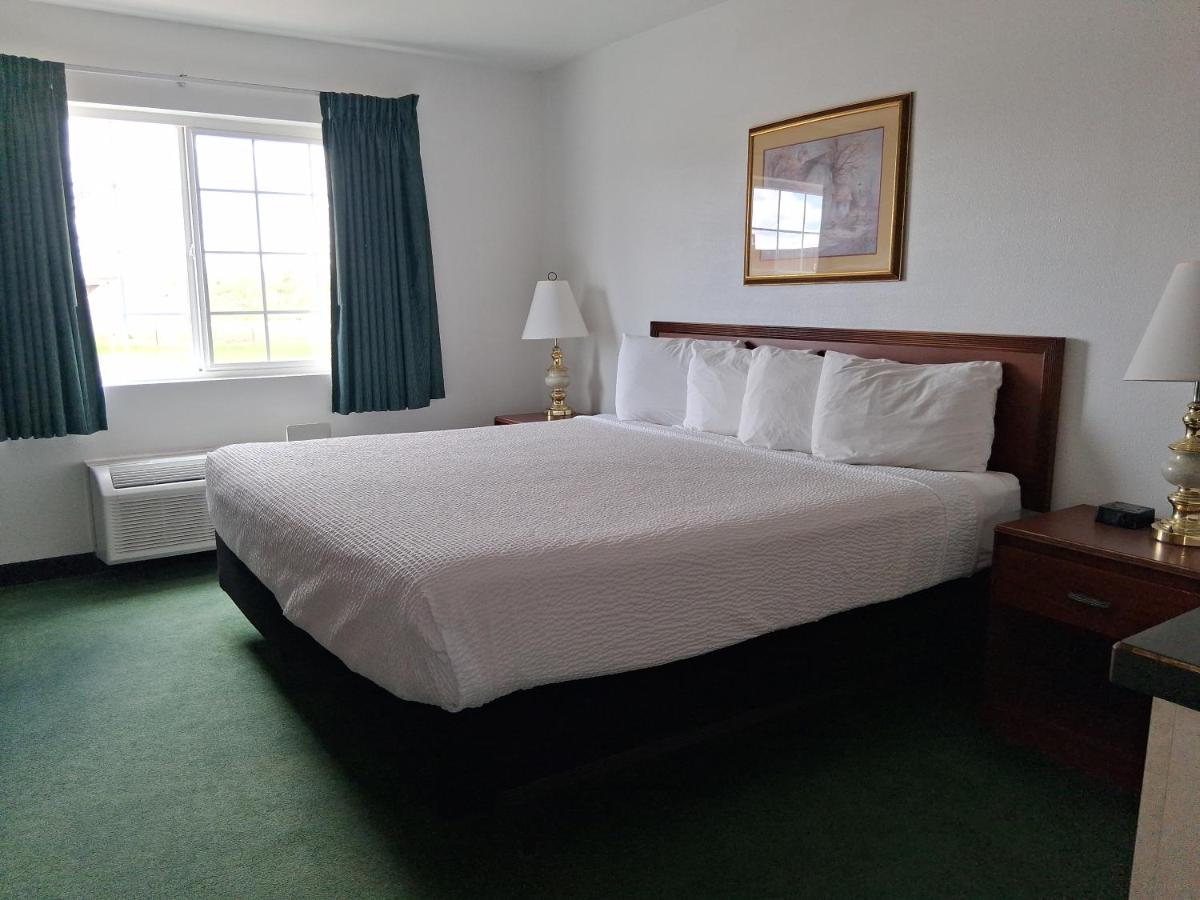 Fairbridge Inn and Suites - Miles City - Housity