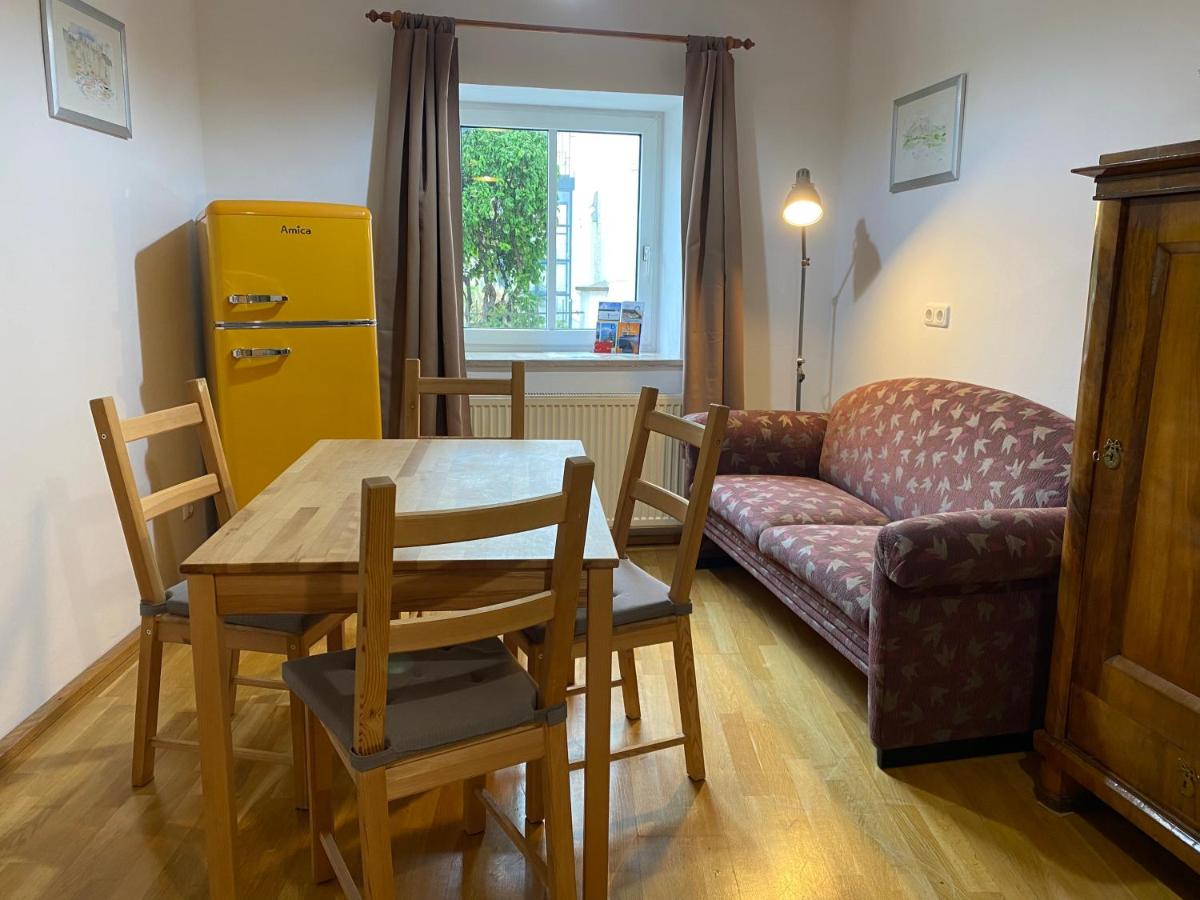 Apartment in Historic Town House - Housity