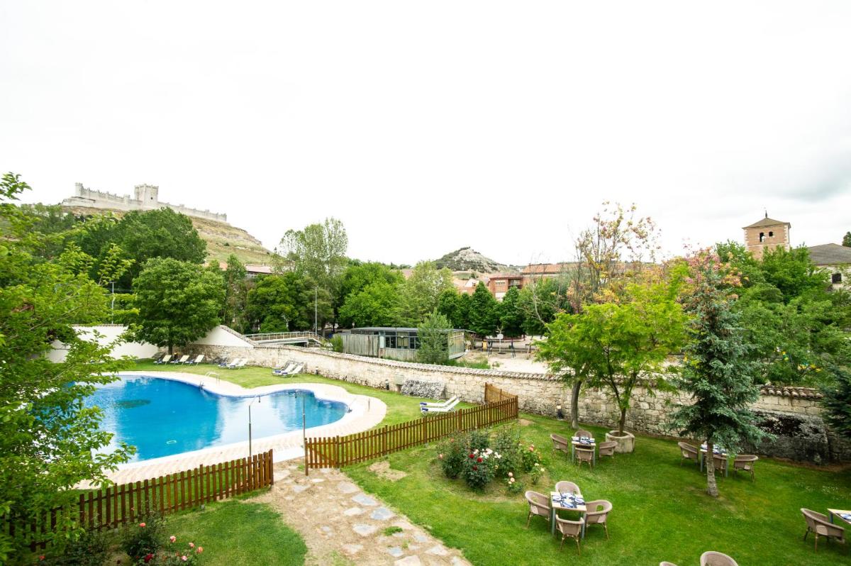 Piscina en o cerca de AZZ Peñafiel Las Claras Hotel & Spa