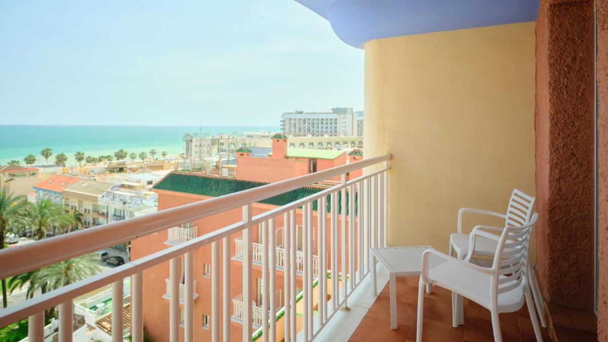 Un balcón o terraza de Fénix Torremolinos - Adults Only Recommended