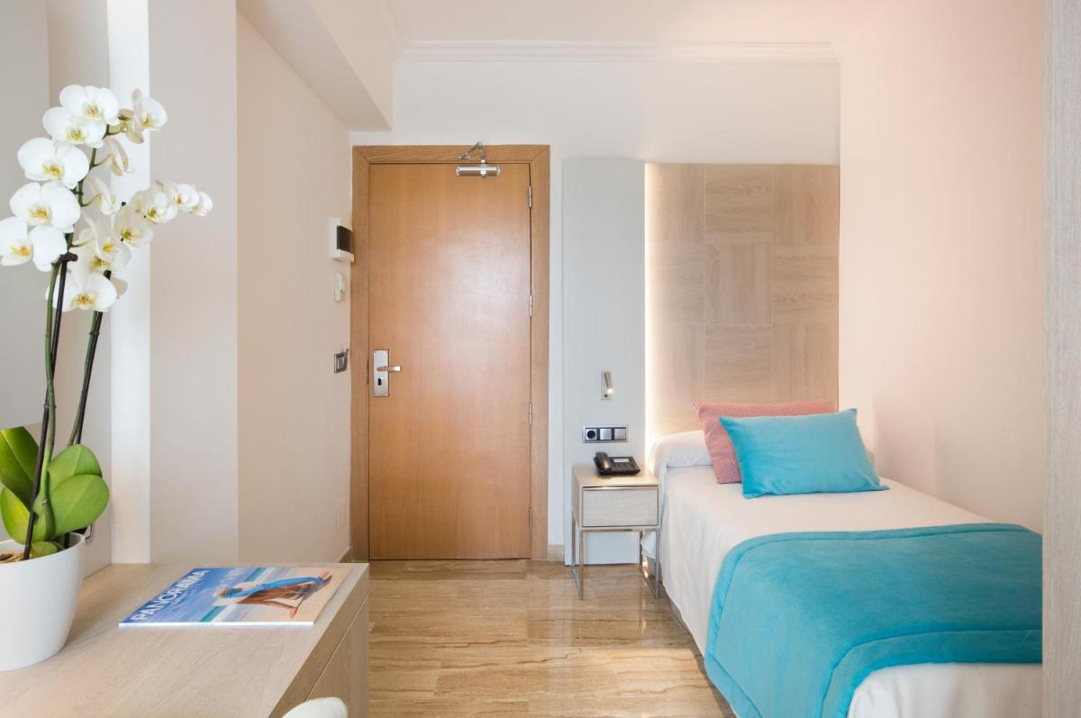 Cama o camas de una habitación en Grupotel Orient