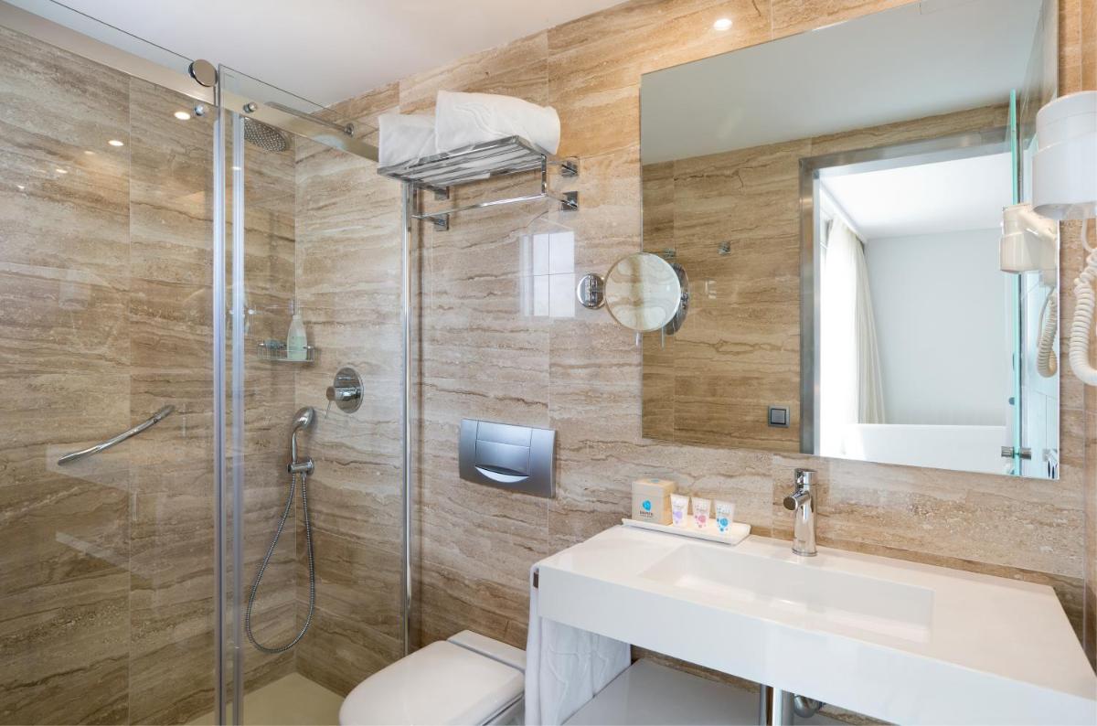 Un baño de Grupotel Orient