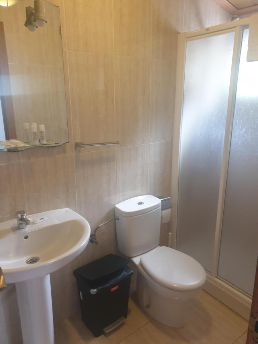 Hostal Cruce - Housity