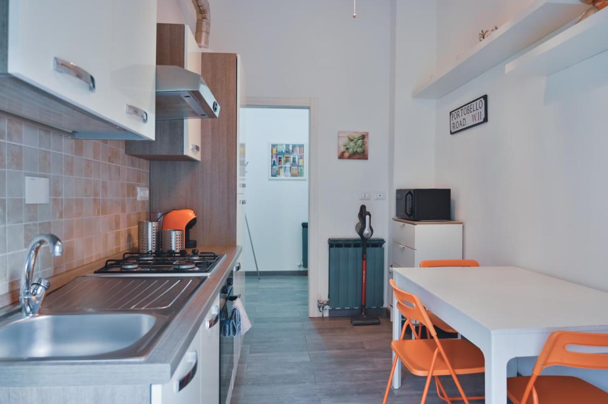 Le Due Baie e le Cinque Terre - Housity