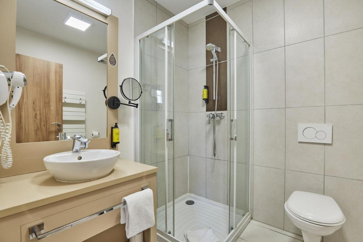 Salle de bains dans l'établissement Appart'hôtel Odalys City - Dijon Centre Les Cordeliers