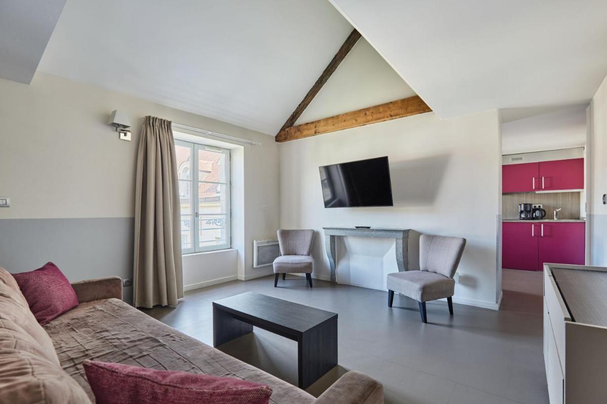 Télévision ou salle de divertissement dans l'établissement Appart'hôtel Odalys City - Dijon Centre Les Cordeliers