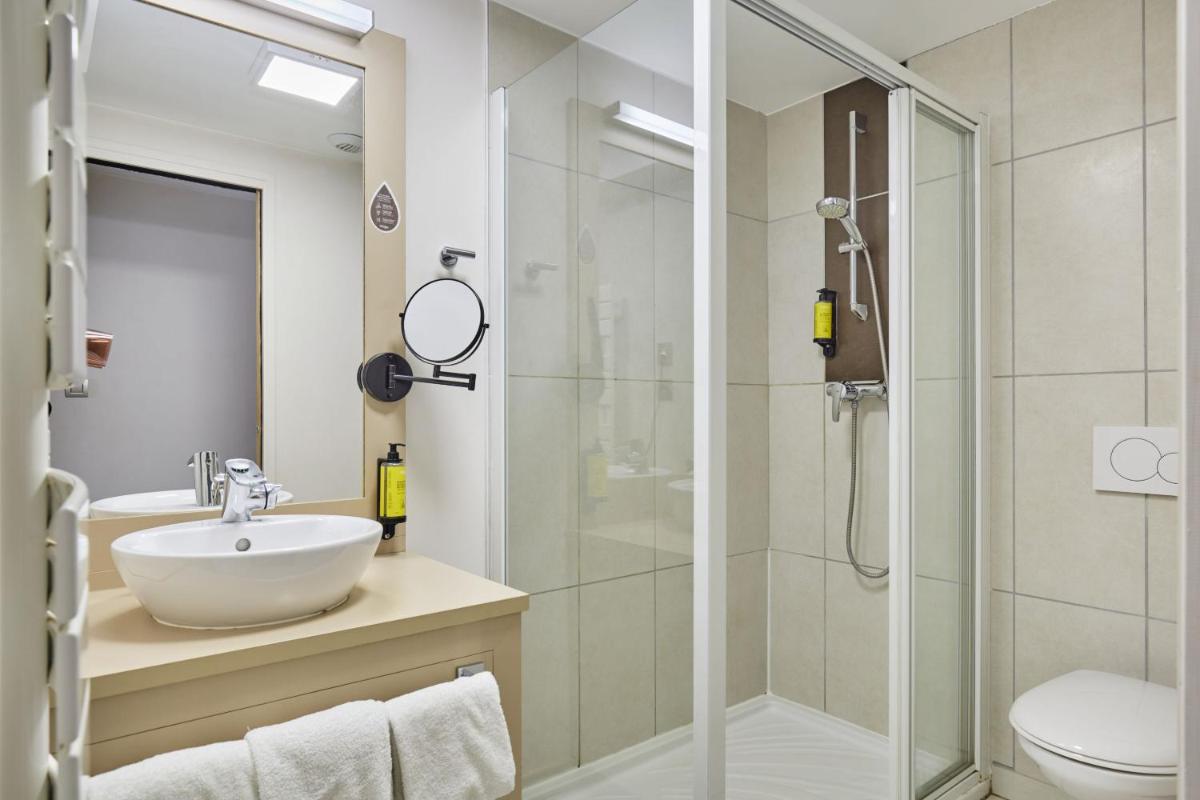 Salle de bains dans l'établissement Appart'hôtel Odalys City - Dijon Centre Les Cordeliers
