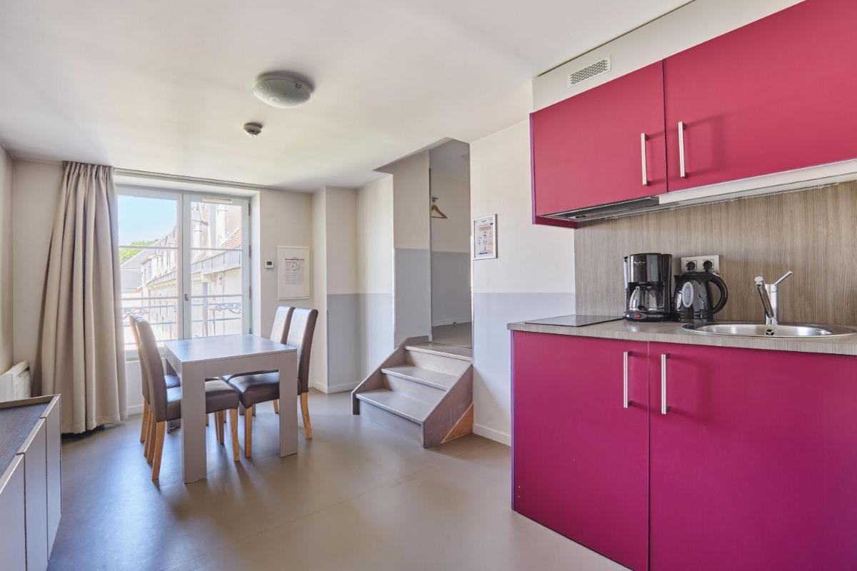 Cuisine ou kitchenette dans l'établissement Appart'hôtel Odalys City - Dijon Centre Les Cordeliers