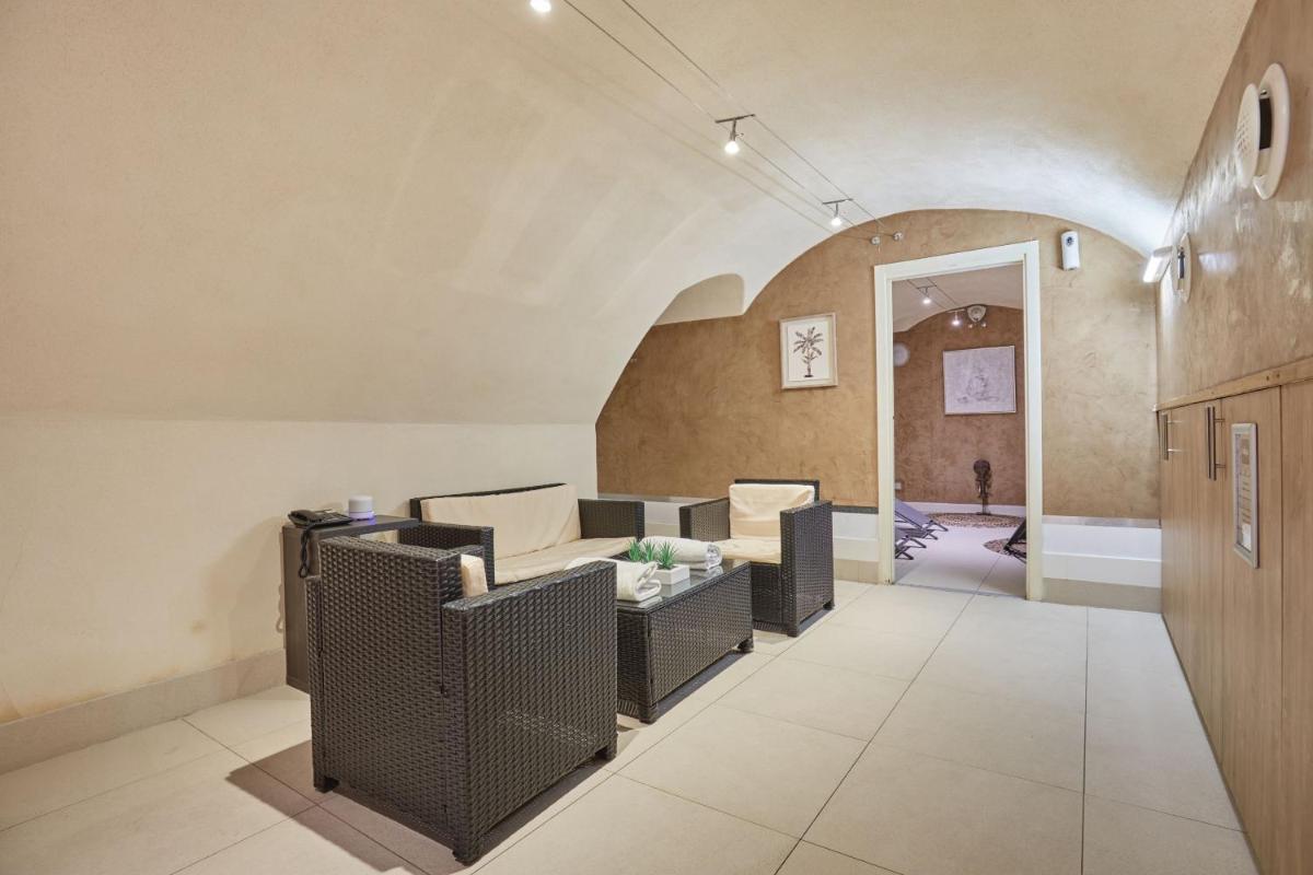 Coin salon dans l'établissement Appart'hôtel Odalys City - Dijon Centre Les Cordeliers