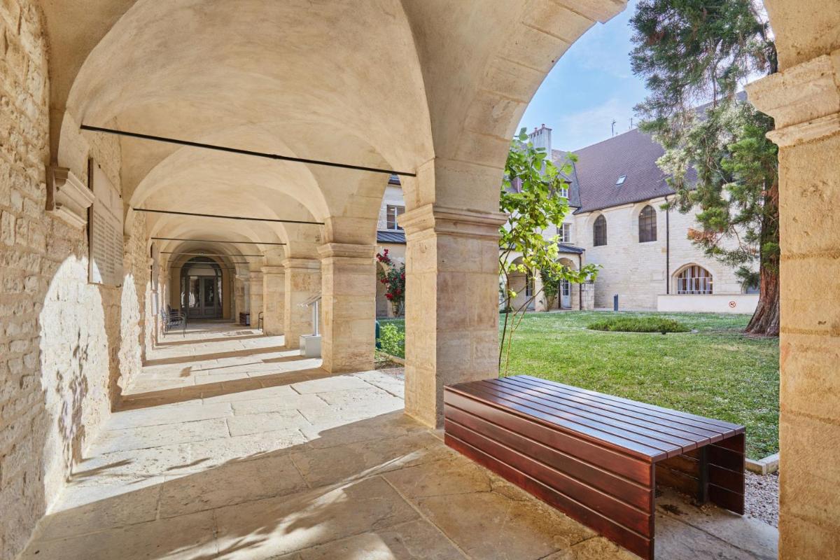 Photo de la galerie de l'établissement Appart'hôtel Odalys City - Dijon Centre Les Cordeliers, à Dijon