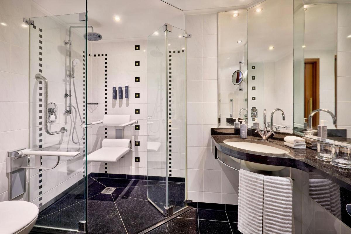 Ein Badezimmer in der Unterkunft The Westin Grand Munich Ein Badezimmer in der Unterkunft The Westin Grand Munich