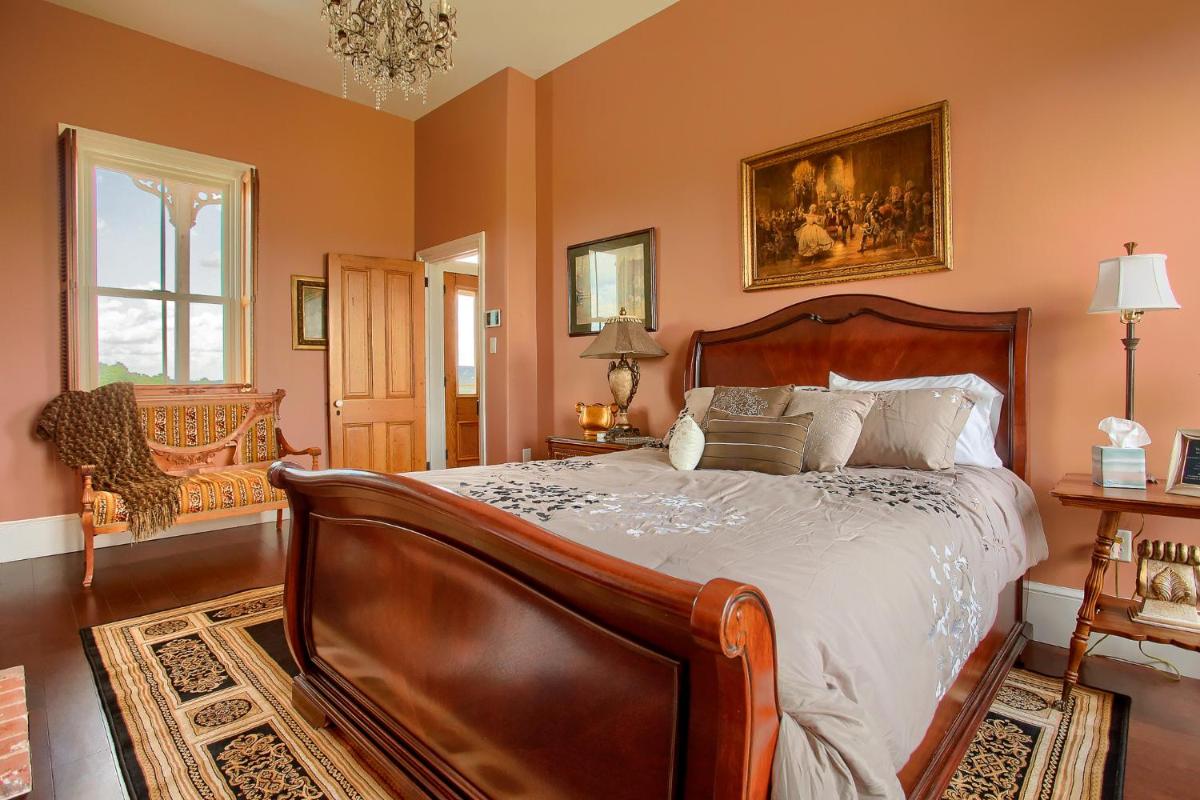 Stuart Manor Bed and Breakfast - Housity