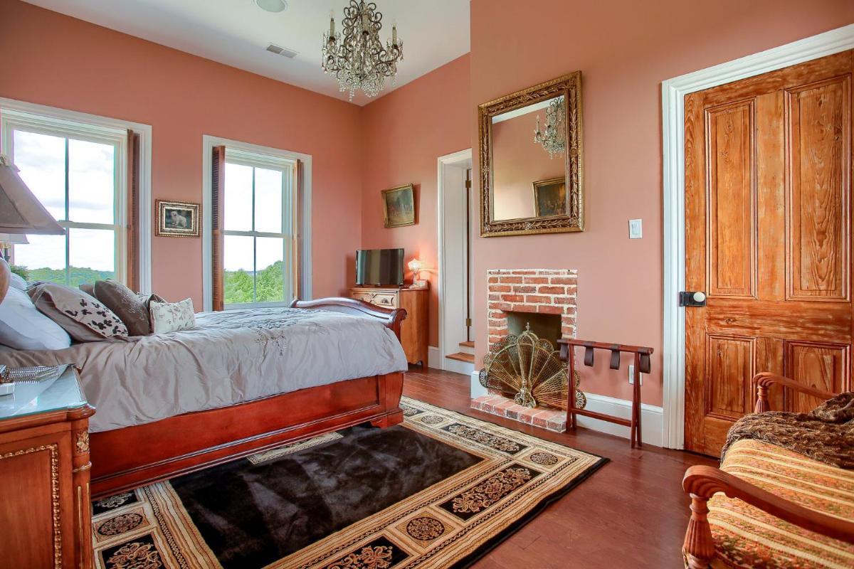 Stuart Manor Bed and Breakfast - Housity