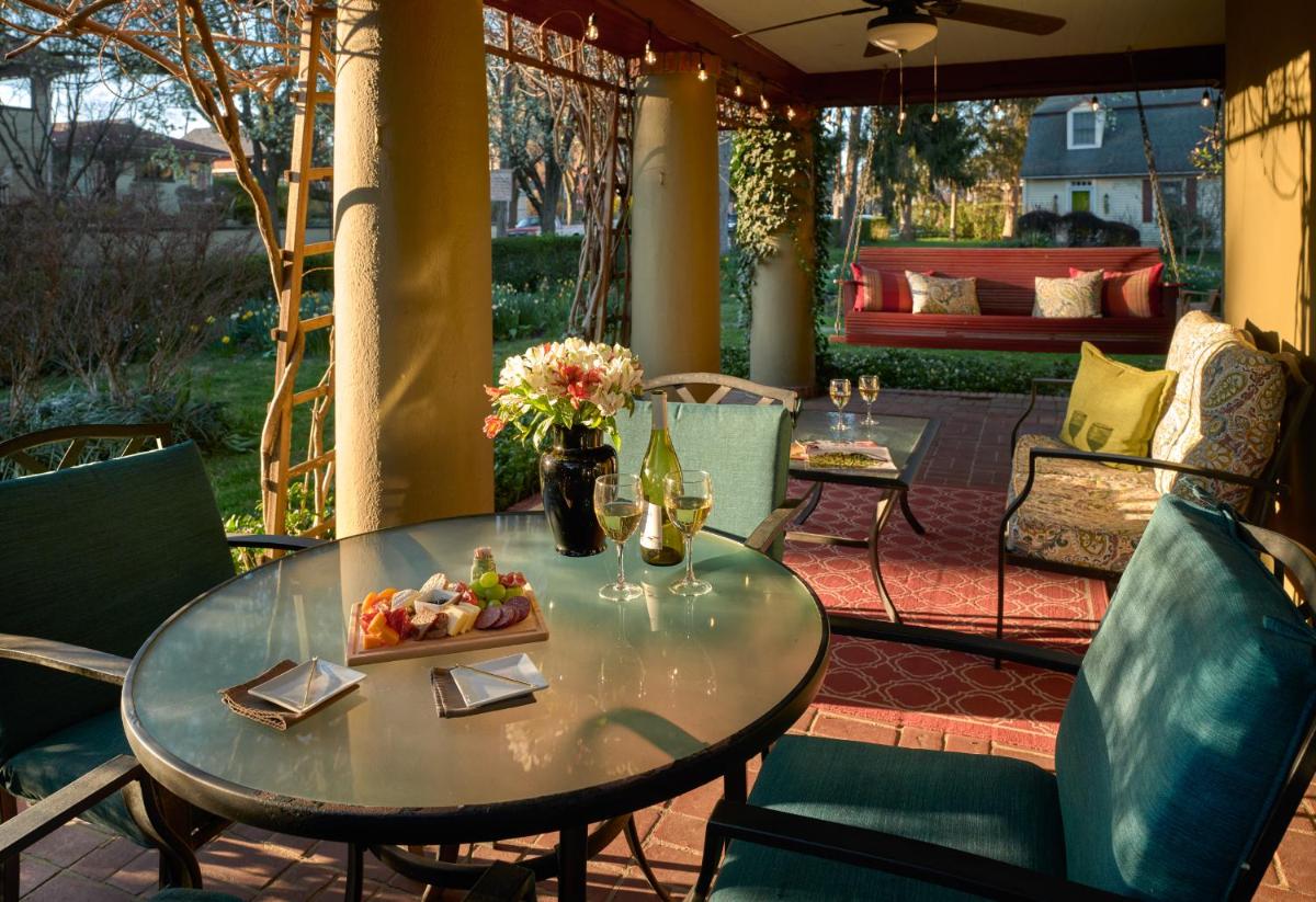 The Lancaster Bed and Breakfast - Housity