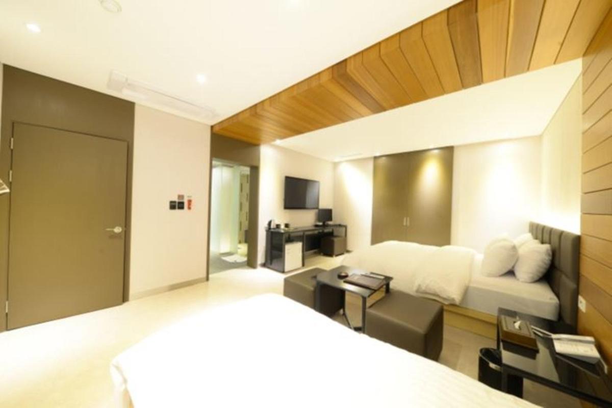 Life Style S Hotel - Housity