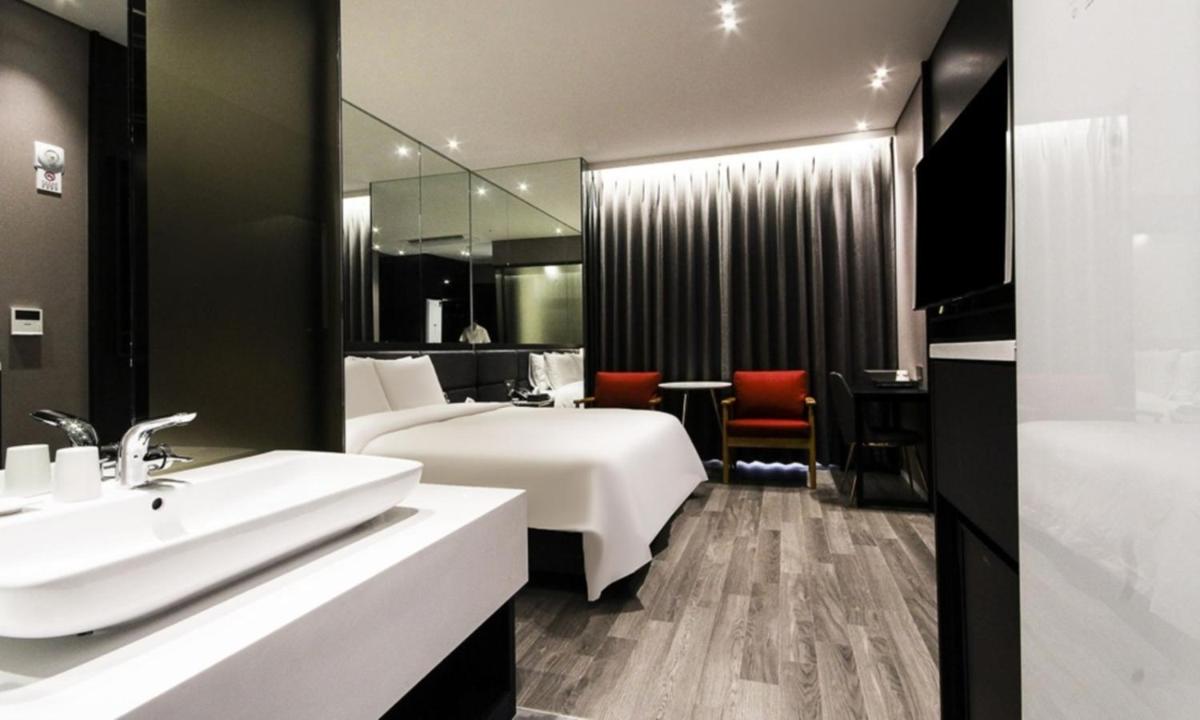Busan Myeongji Ciel Ocean Hotel - Housity