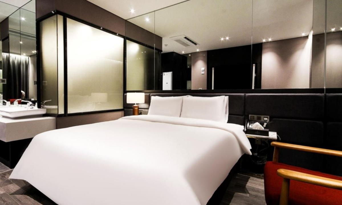 Busan Myeongji Ciel Ocean Hotel - Housity