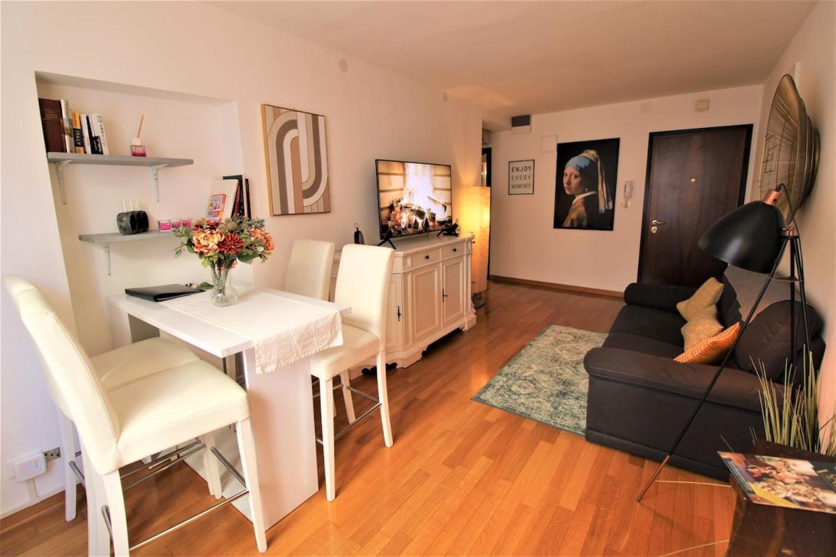 Charming canal view San Marco apartment - Housity