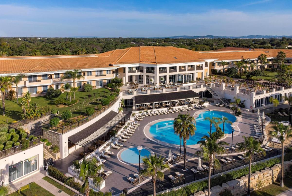A piscina em ou perto de Wyndham Grand Algarve