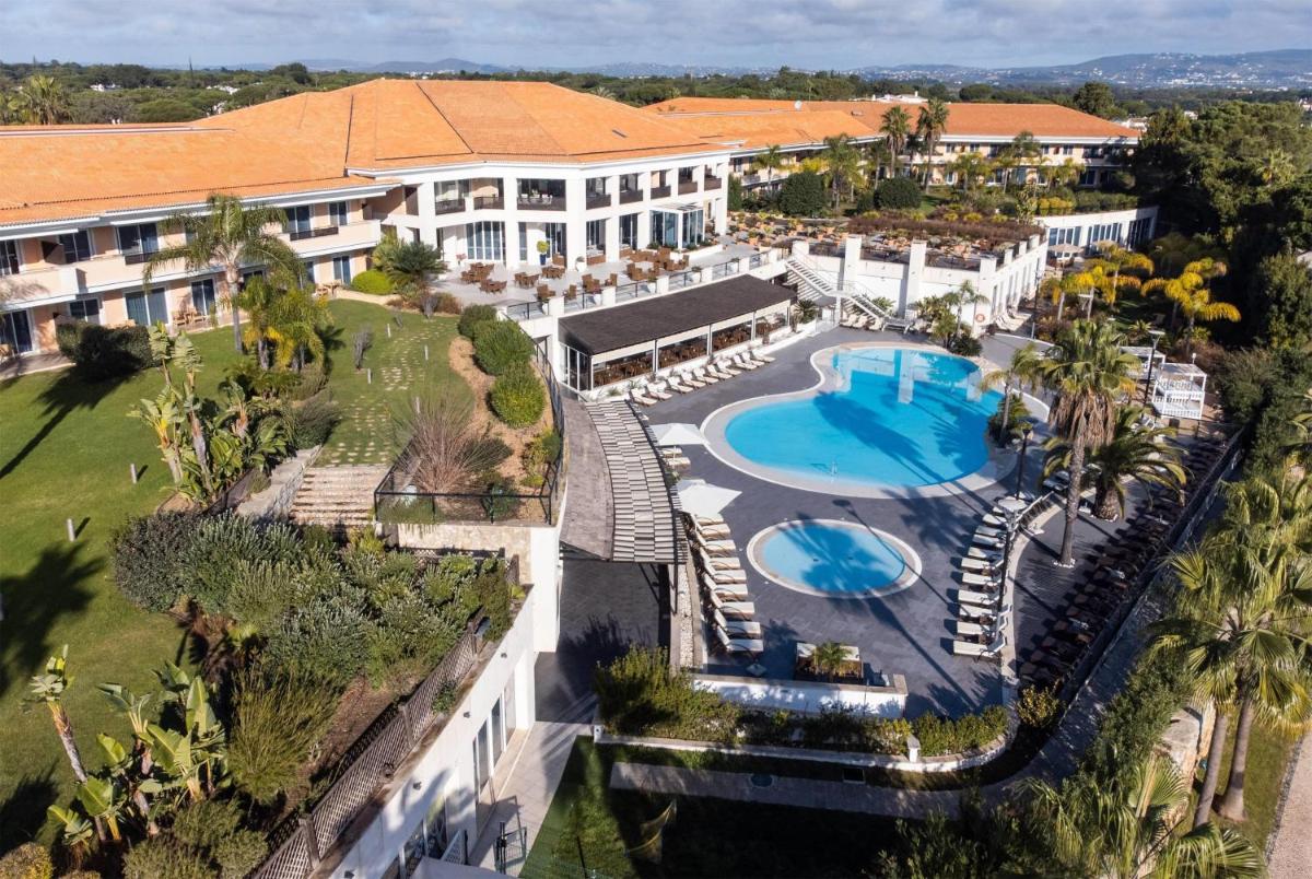 A piscina em ou perto de Wyndham Grand Algarve