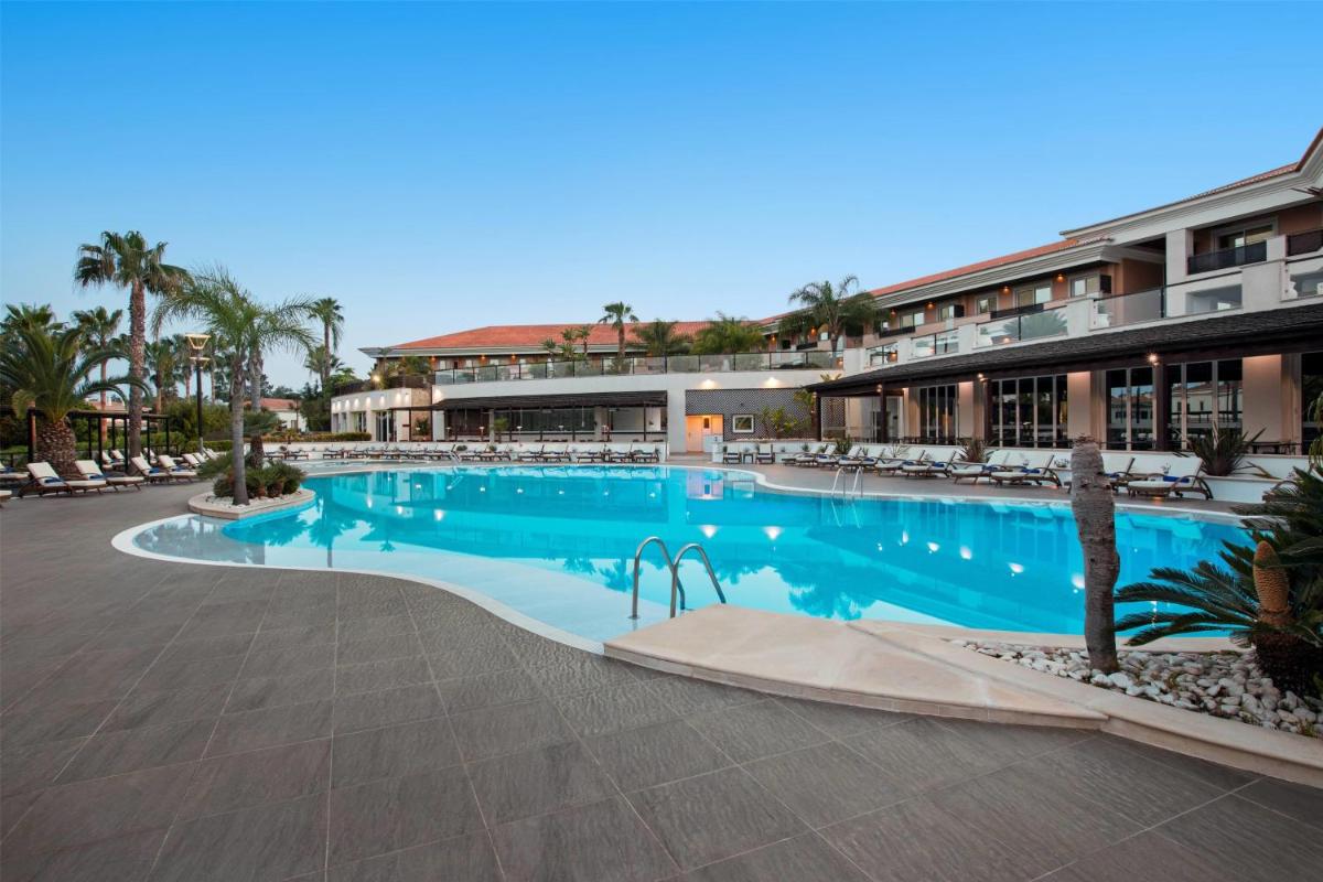 A piscina em ou perto de Wyndham Grand Algarve