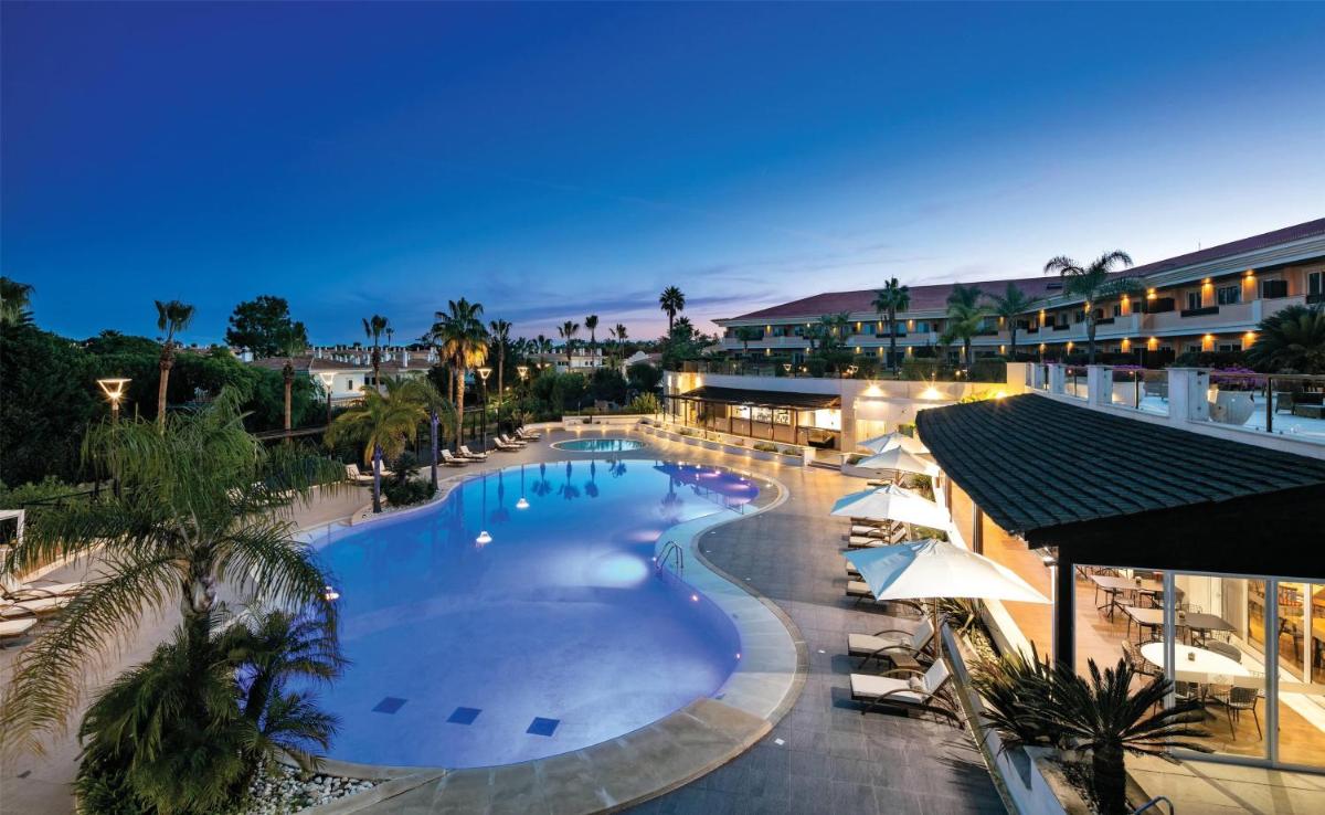 A piscina em ou perto de Wyndham Grand Algarve