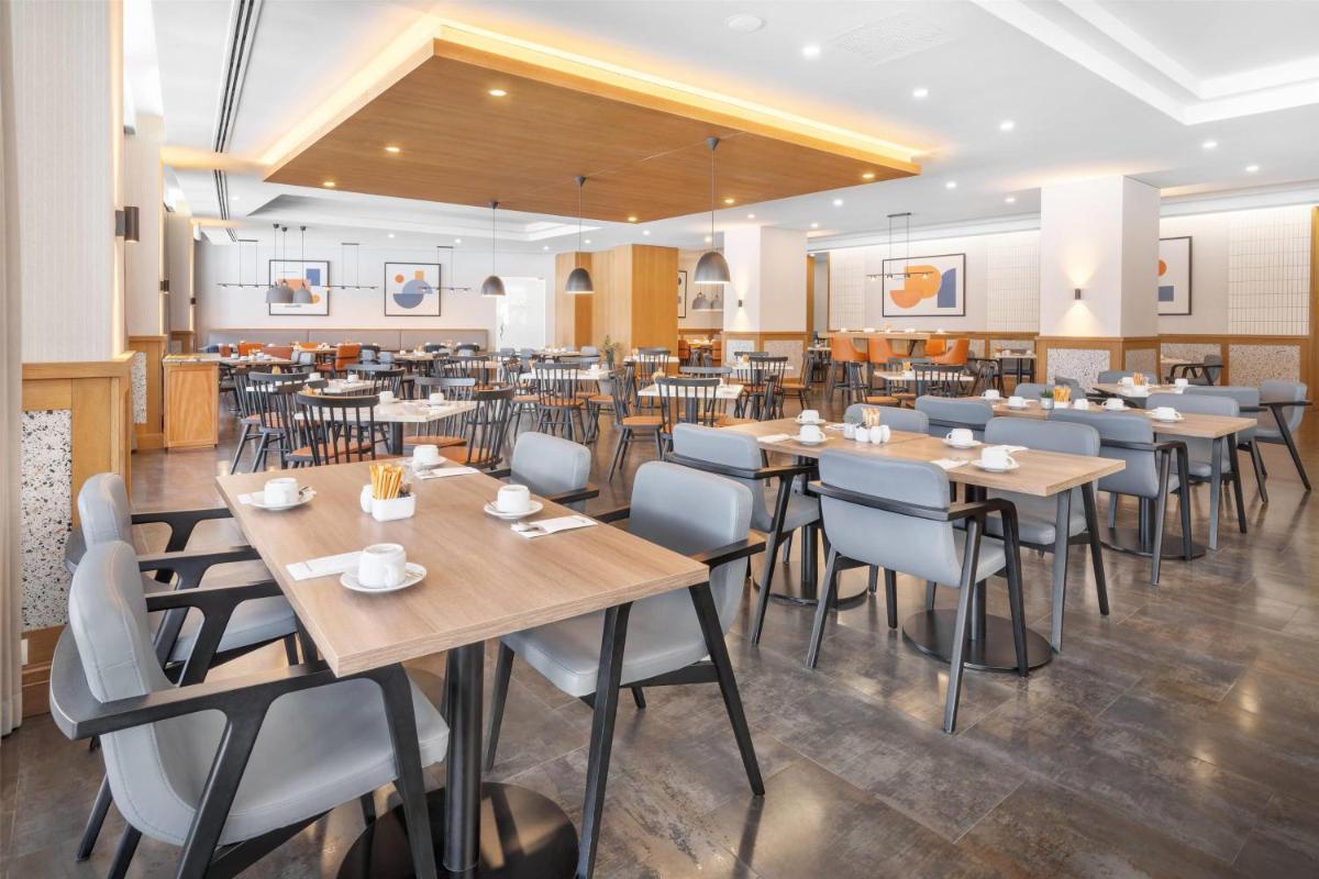 Um restaurante ou outro lugar para comer em Wyndham Grand Algarve