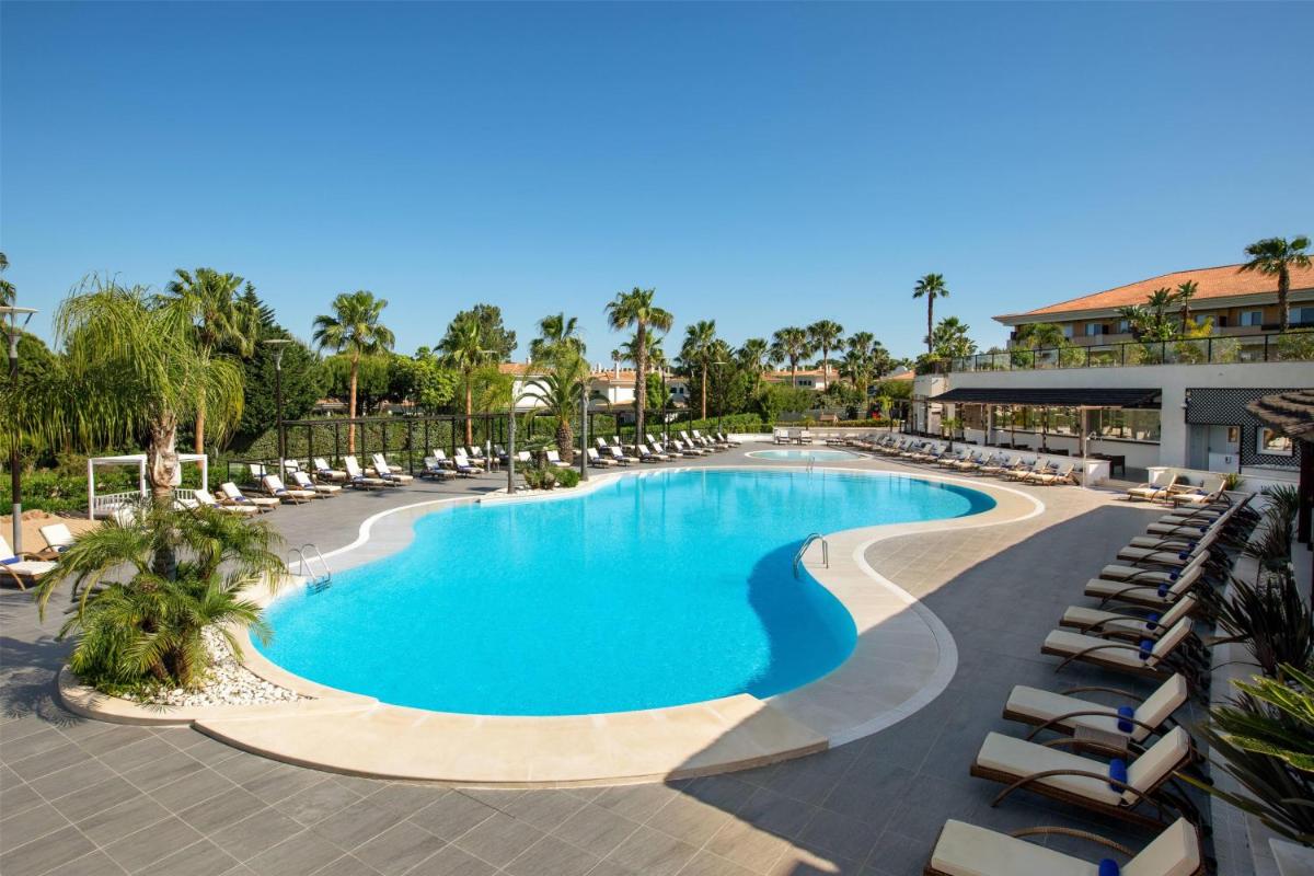 A piscina em ou perto de Wyndham Grand Algarve