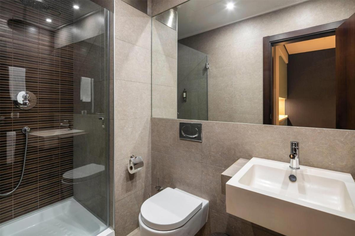 Uma casa de banho em Wyndham Grand Algarve