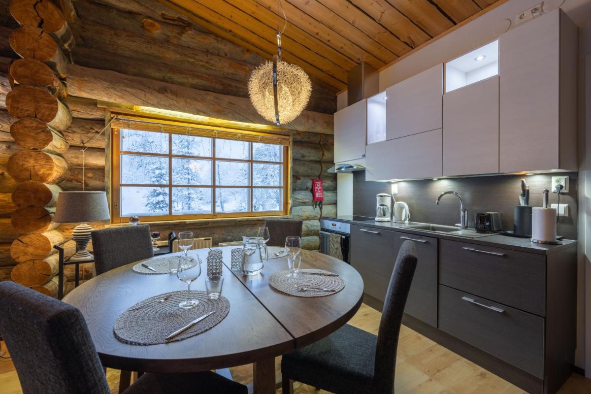 Kuukkeli Log Houses Teerenpesä - Superior Suite A49 - Housity