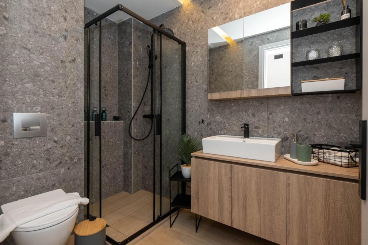 8 Blocks Apartments 4B - Housity
