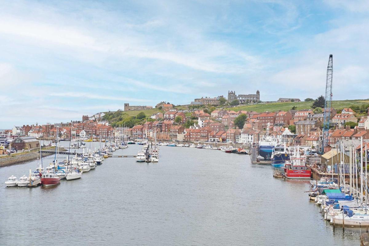 Host & Stay - Starboard Bow - Housity