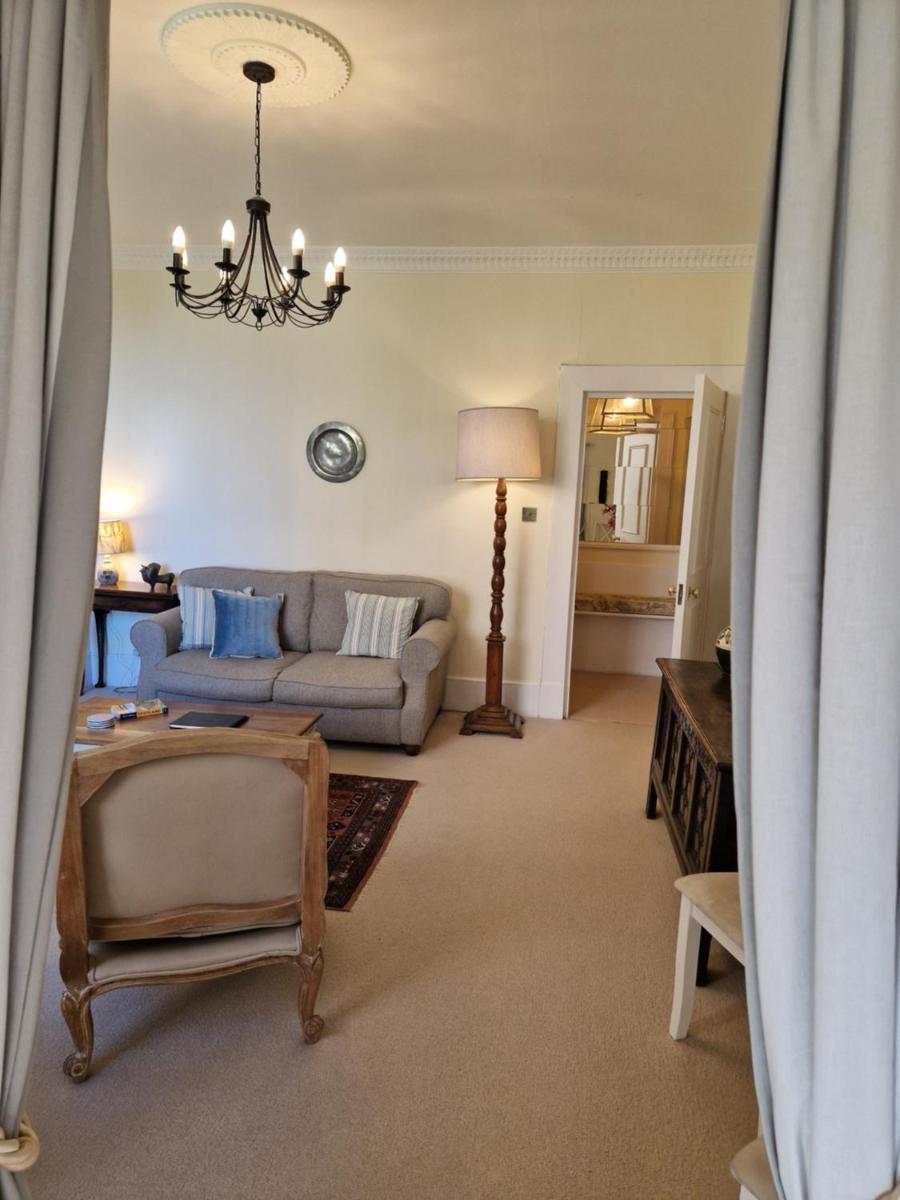 JOIVY Gorgeous Georgian Flat in New Town - Hizvo