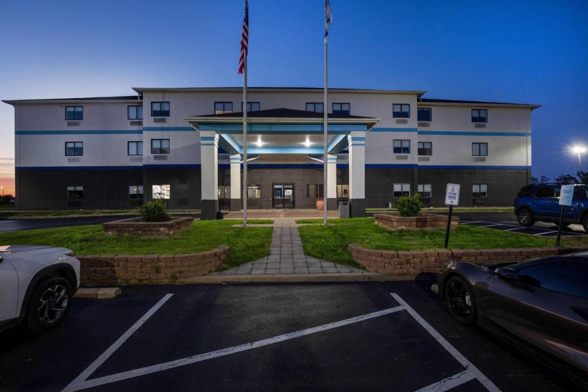 Days Inn by Wyndham Collinsville St Louis - Housity