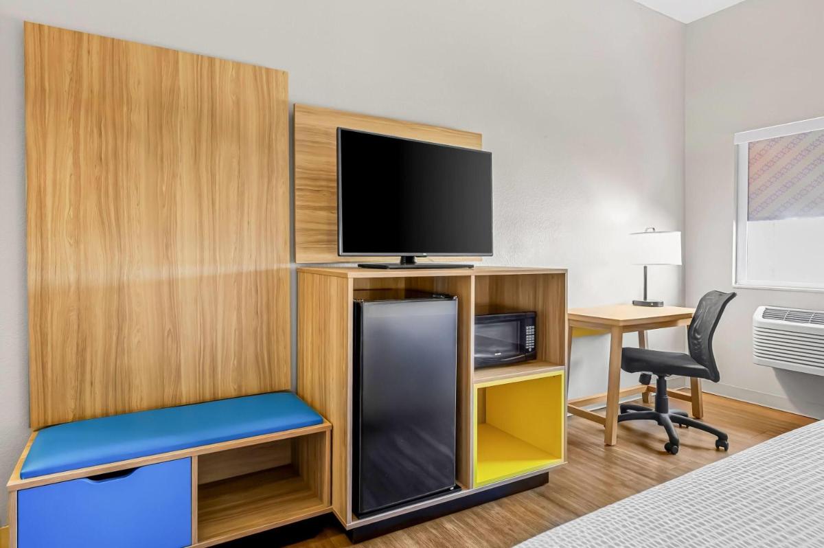 Days Inn by Wyndham Collinsville St Louis - Housity