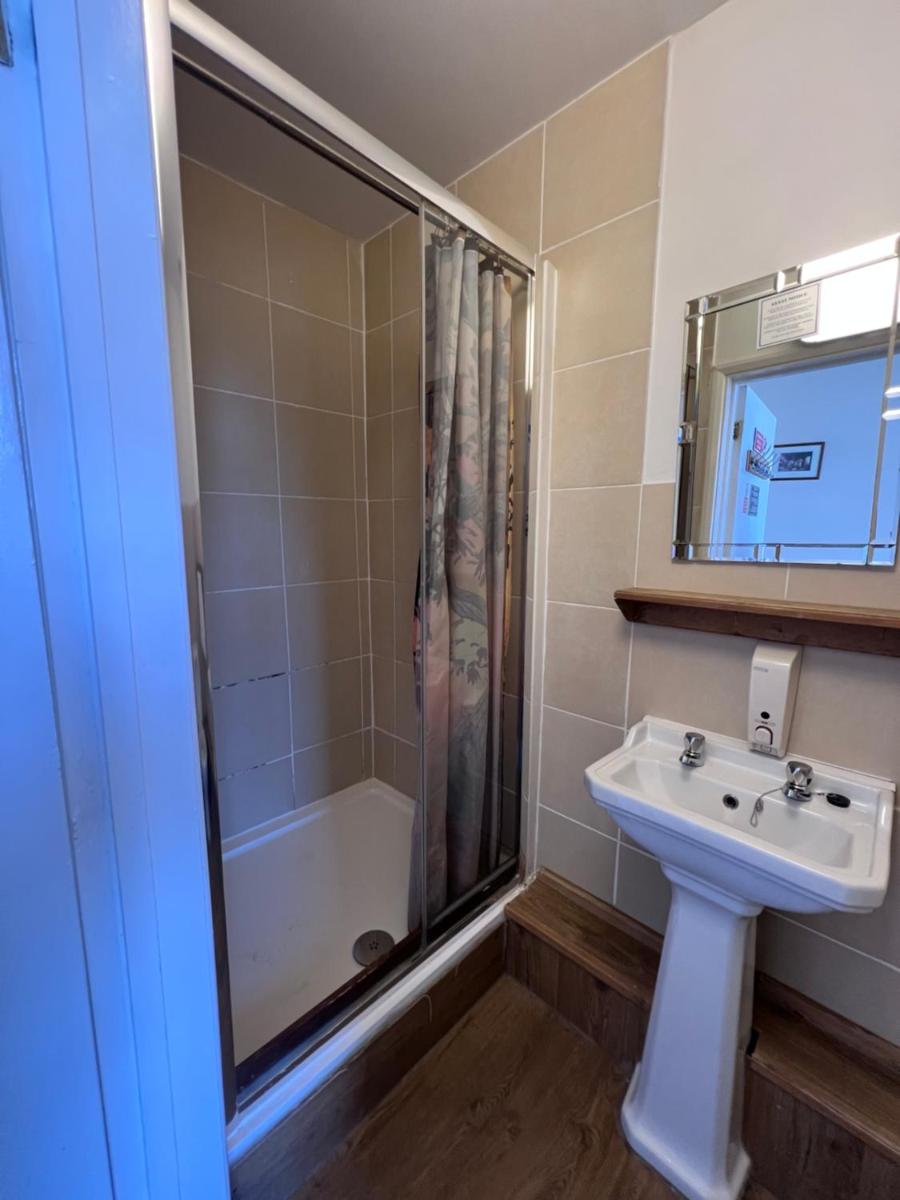 Royal Britannia Hotel - Housity