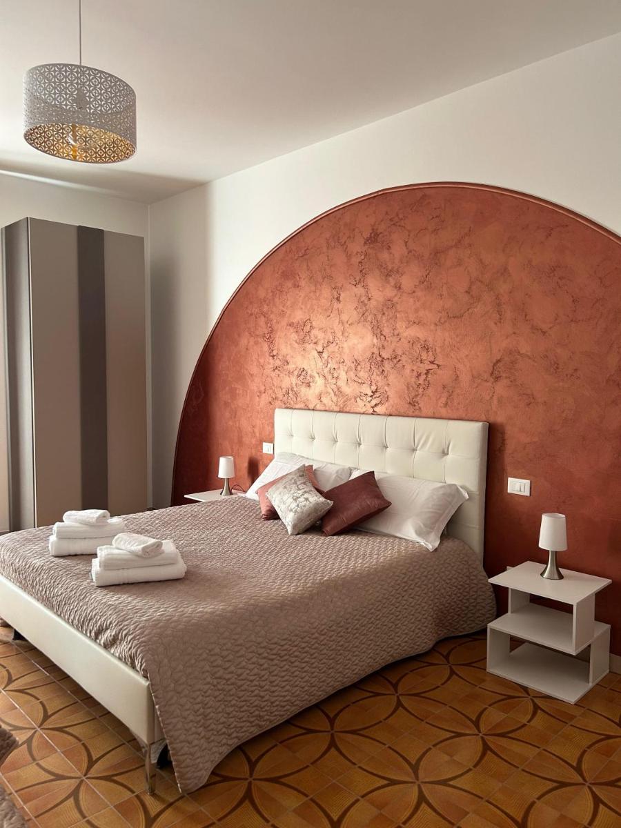 La Dolce Vita - Housity