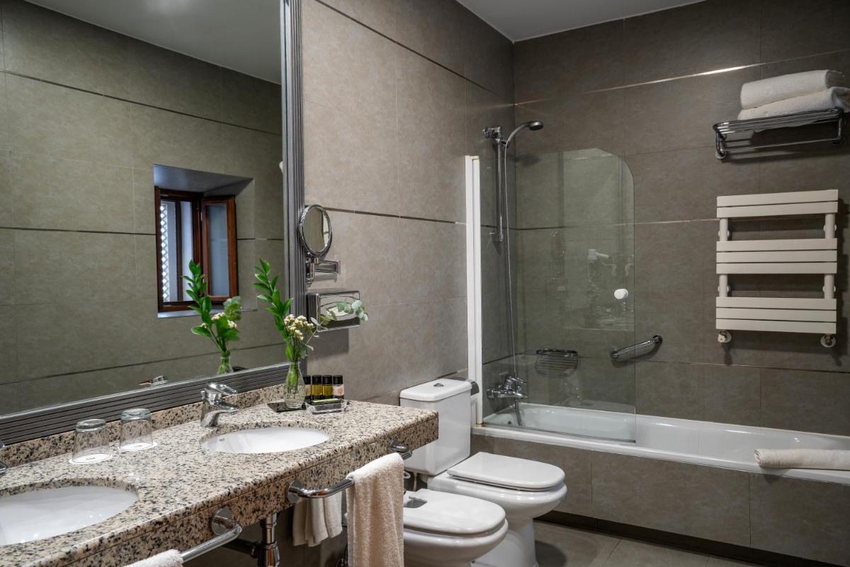 Un baño de Hospes Palacio de Arenales & Spa