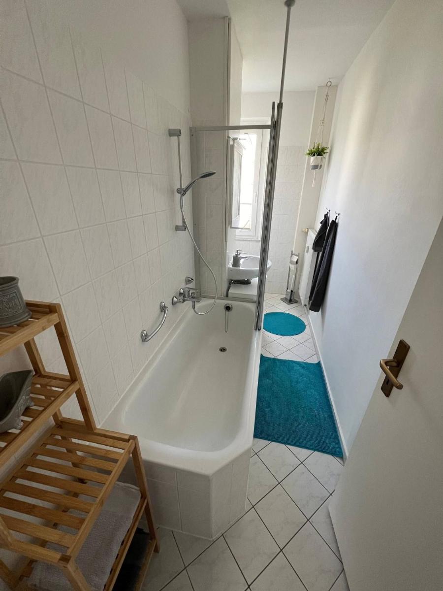 Charming 4-Person Apartment in Hoyerswerda City Center - Housity
